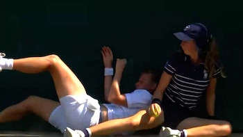 El brutal accidente de una tenista con una alcanzapelotas que sembró preocupación durante un partido de Wimbledon