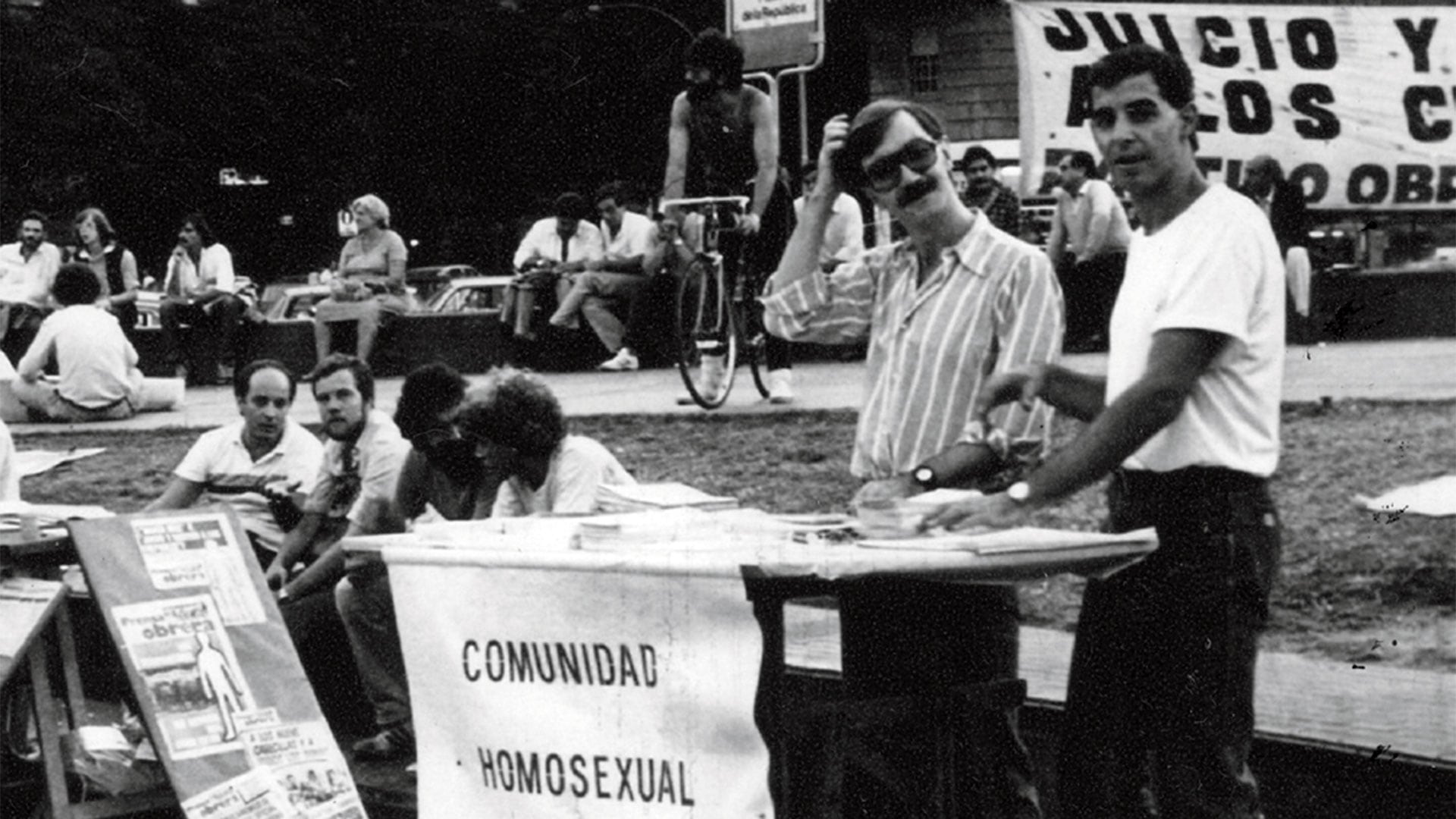 Carlos Jauregui y Cesar Cigluitti en la primera aparición publica de la CHA, el 21 de marzo de 1986 (Marcelo E. Ferreyra /CeDInCI)