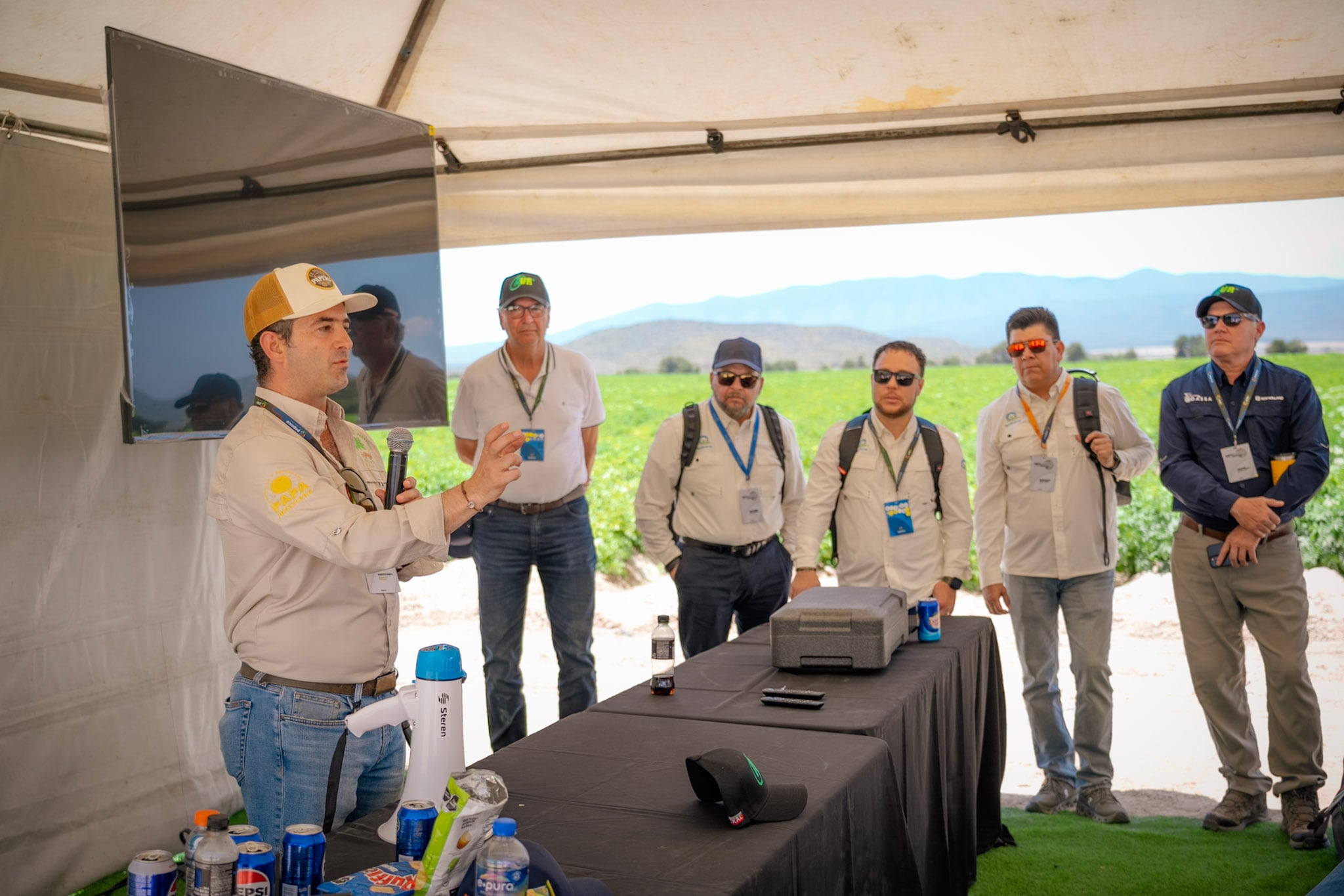 PepsiCo LATAM presentó soluciones tecnológicas para optimizar el manejo de cultivos y el uso eficiente de recursos. Productores latinoamericanos compartieron experiencias sobre agricultura regenerativa durante AgroUniversity LATAM 2026. Participantes del evento exploraron nuevas herramientas para impulsar la sostenibilidad agrícola en la región. La capacitación y la transferencia de conocimiento fortalecen la resiliencia de comunidades rurales latinoamericanas. (Cortesía PepsiCo)