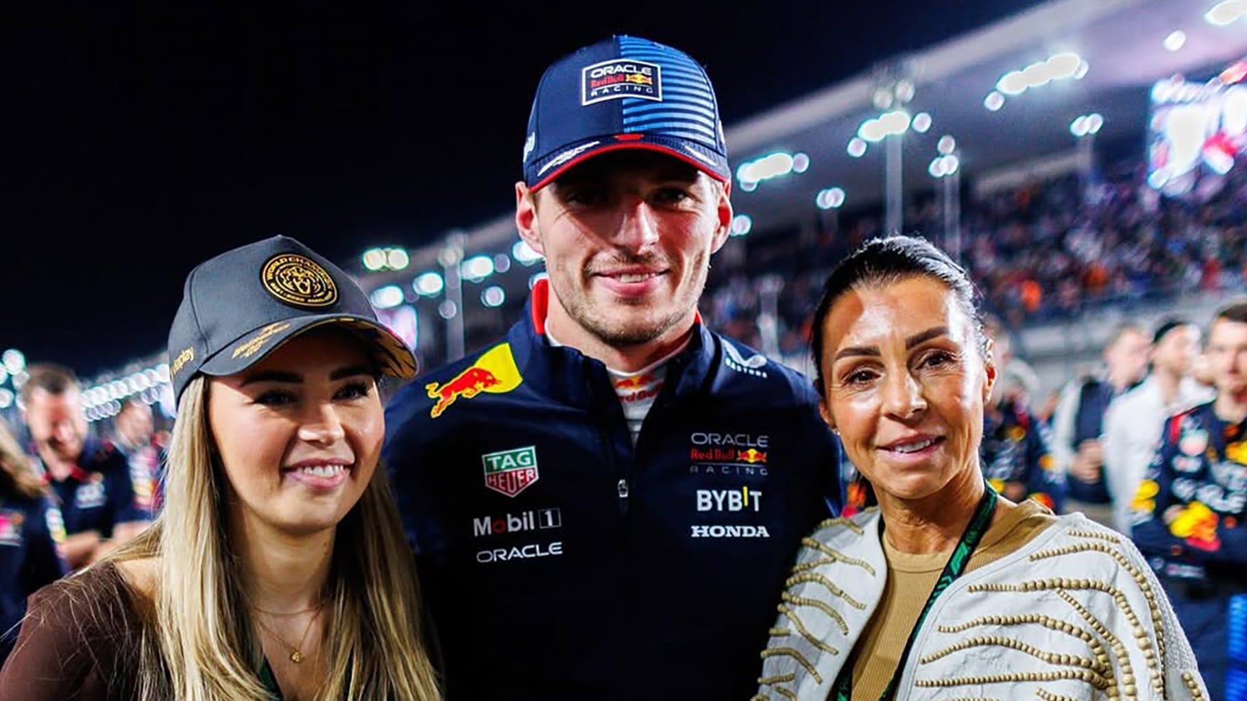Max Verstappen junto a su hermana Victoria Jane y su madre, Sophie Kumpen