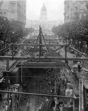 La construcción de la Línea