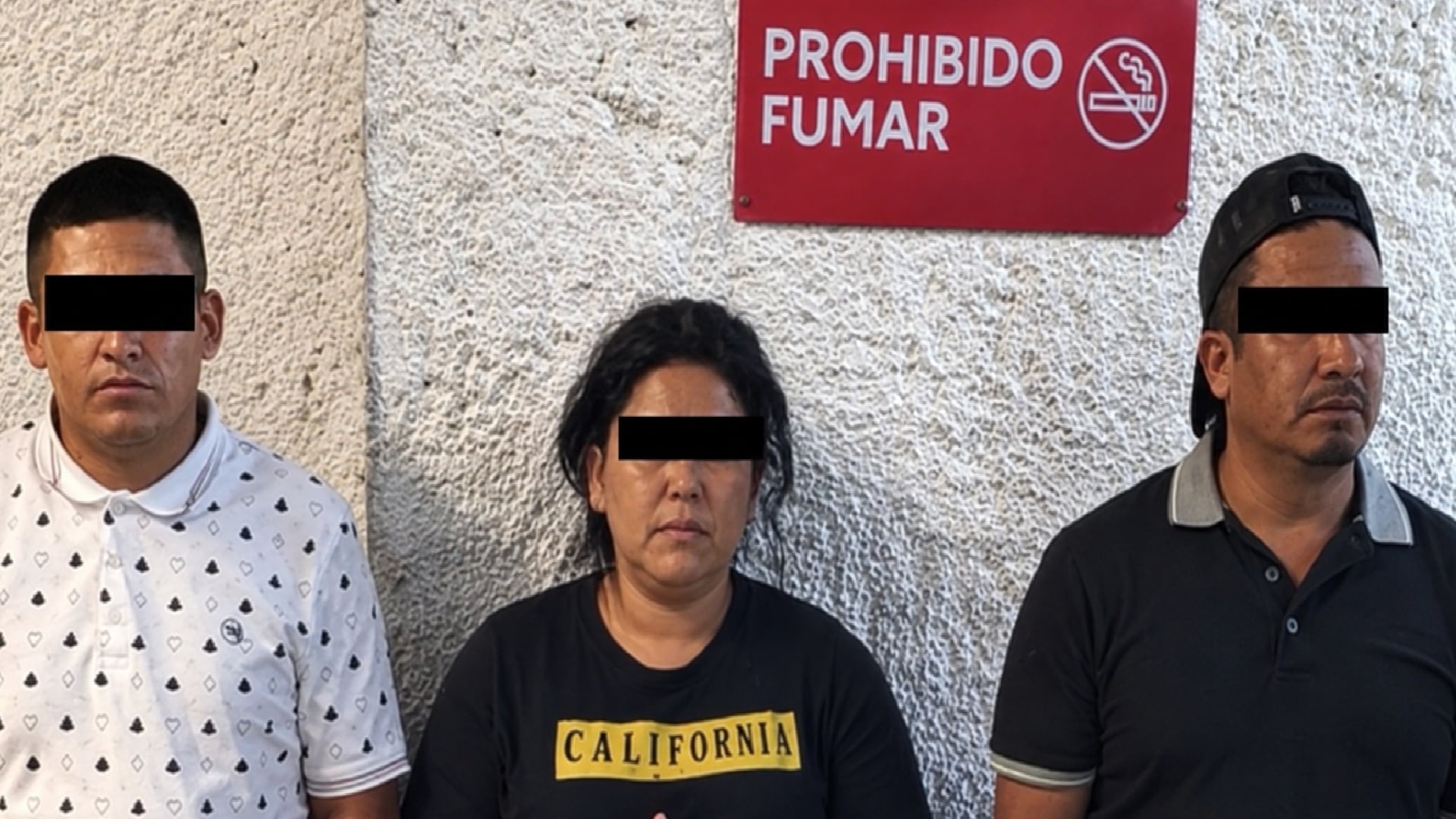Detenidos por robo en León, Guanajuato, el sujeto de playera blanca estaría vinculado al robo de una pieza gigante de San Judas Tadeo (especial)