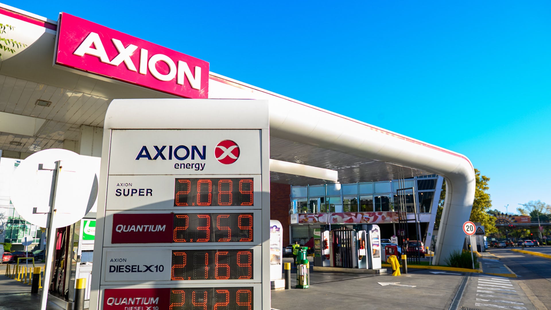 Axion Energy opera una red de estaciones de servicio en todo el país y concentra el 15% del mercado de combustibles