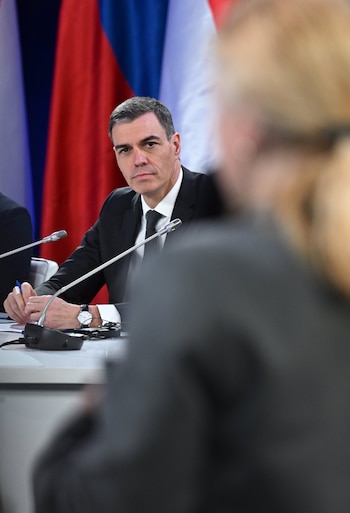 Imagen CW74LGNUHFCWLITV24BFY5OIKI