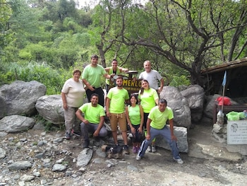 Isolina (de remera clara) con