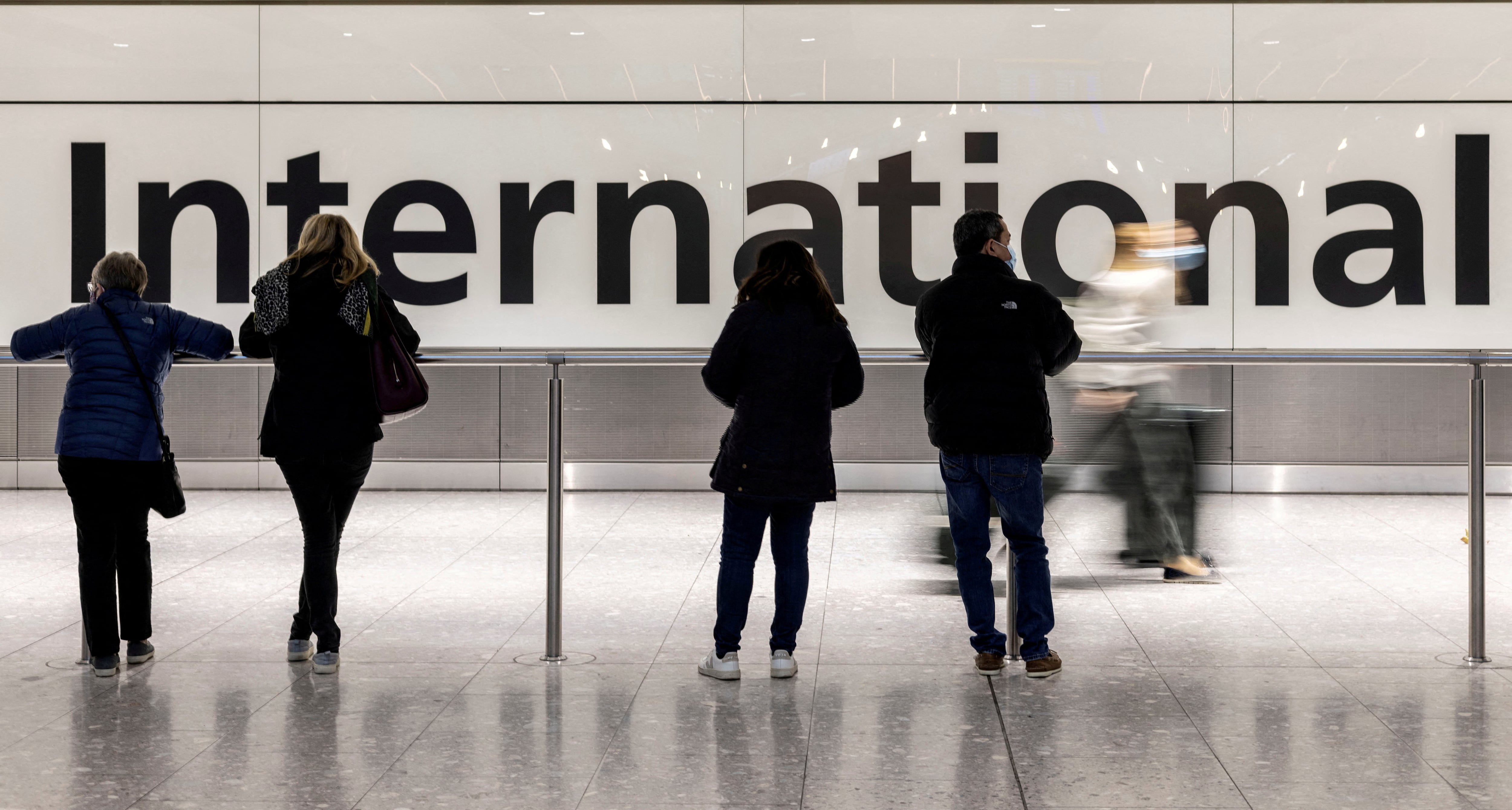 El fallo judicial reconoció el vínculo contractual entre la estudiante y la aerolínea, validando la cancelación del vuelo como consecuencia de restricciones sanitarias. (Foto de archivo: REUTERS/Carlos Barria)