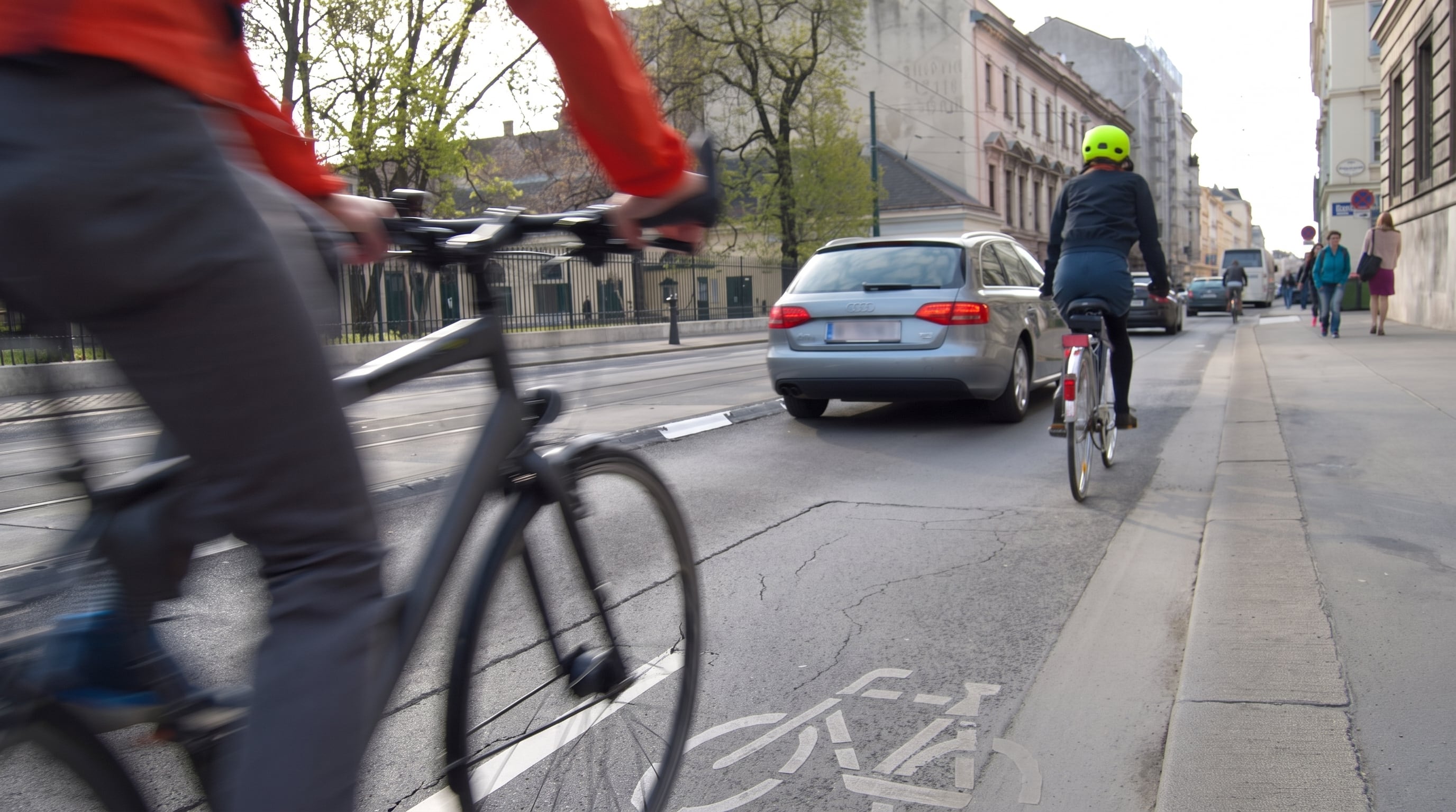 La DGT cambiará la normativa para adelantar ciclistas el 1 de octubre: hasta 200 euros de multa (PICRYL)