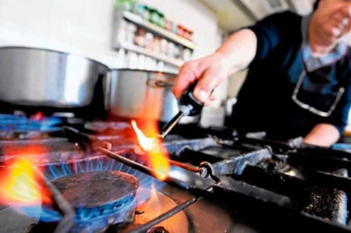 El Ministerio de Minas y Energía destacó que la expansión del servicio de gas domiciliario tiene un enfoque de equidad social, debido a que beneficia especialmente a mujeres campesinas - crédito Colprensa