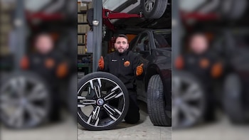 Juan José Ebenezer, mecánico, explica