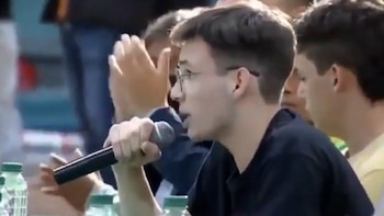 Lionel Schroder, en medio de