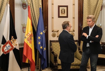 19/08/2026 El presidente del PP, Alberto Núñez Feijóo, y el presidente de Ceuta, Juan Jesús Vivas, se reúnen en Ceuta a 19 de agosto de 2026.
POLITICA
TAREK/PP