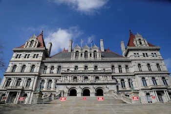 La denuncia penal sostiene que Jessica Bowie buscó asistencia para fabricar una bomba y ejecutar un ataque contra el Capitolio estatal en Nueva York (REUTERS/Mike Segar).
