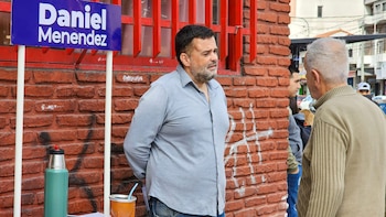 En Caseros, Daniel Menéndez, además
