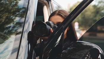 Los detectives pueden grabar o fotografiar sus objetivos para acreditar, por ejemplo, fraudes laborales. (SHUTTERSTOCK)