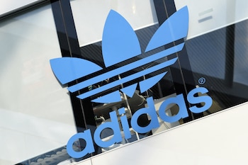 Adidas se disculpó por incluir