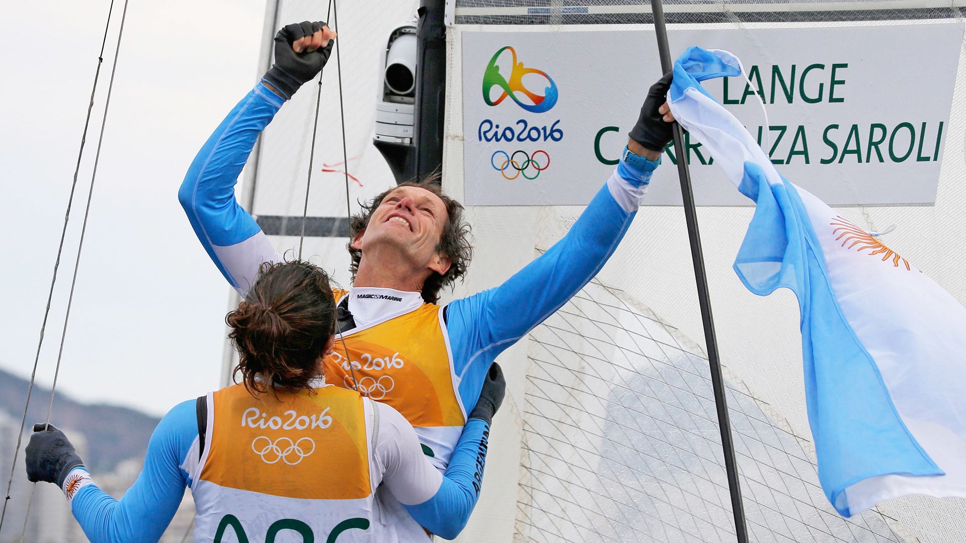 La emoción de Santiago Lange y Cecilia Carranza tras enterarse que ganaron la medalla de oro (Reuters)