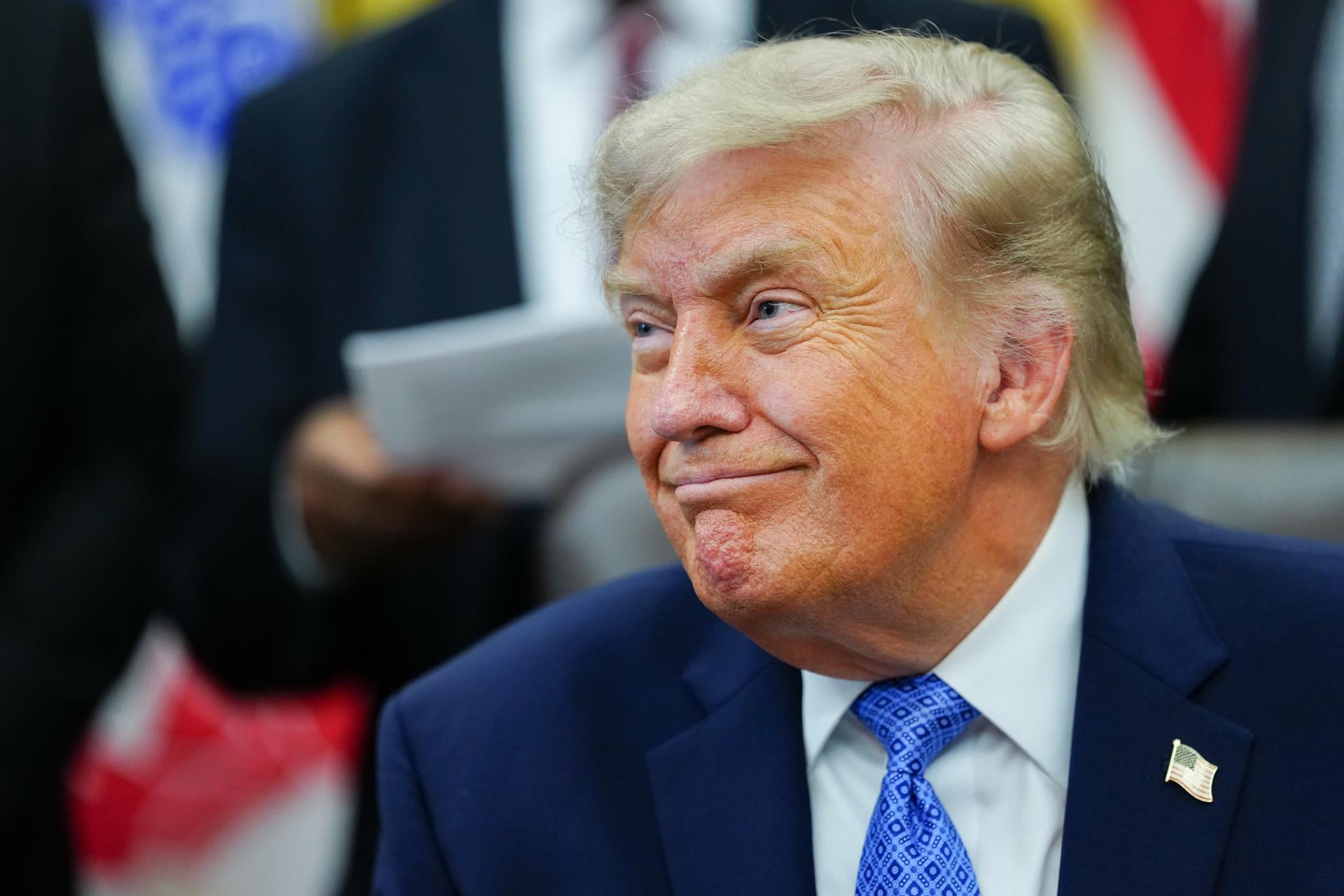 Trump celebra la caída de Bolton y revive la guerra por los documentos clasificados