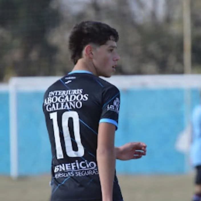 Sebastián Traverso, futbolista amateur de 20 años oriundo de Castelli, falleció tras sufrir un choque frontal en el kilómetro 191 de la Ruta 2
