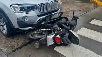 Luego de haber pagado una fianza millonaria, el abogado de Emerenciano Sena chocó a un motociclista en Chaco