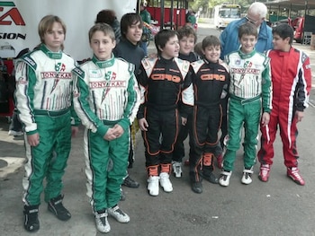 Nico Varrone y Ramiro Tot a la izquierda de la foto (Crédito: Gentileza Fotokart)