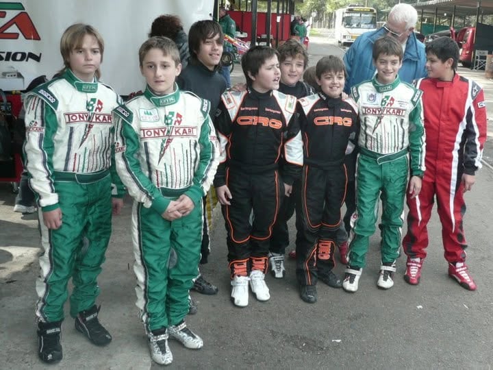 Nico Varrone y Ramiro Tot a la izquierda de la foto (Crédito: Gentileza Fotokart)