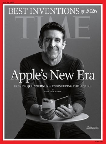 John Ternus junto al iPhone Duo protagonizan la portada de la revista Time sobre los mejores inventos de 2026. (TIME)