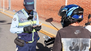 Motociclista amenazó con arma blanca a regulador de tránsito en Ibagué, lo hirió en el rostro tras un reclamo