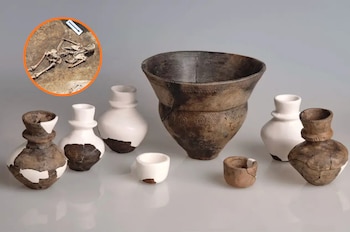 Conjunto de vasos y formas en embudo utilizados en rituales neolíticos hace más de 5.000 años