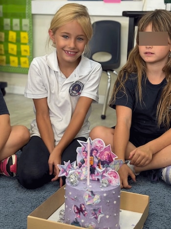 La cumpleañera llevó una torta