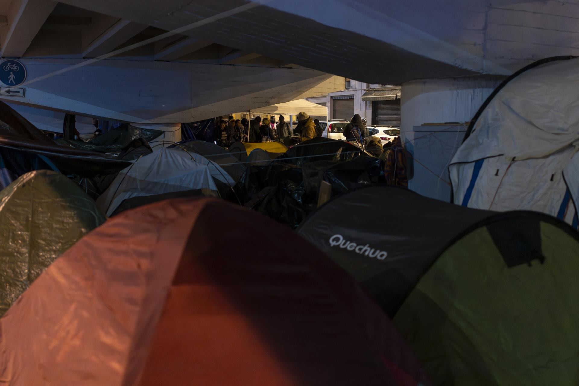 Elma Saiz reprocha a Feijóo su «silencio atronador» con el desalojo del antiguo B9 en Badalona