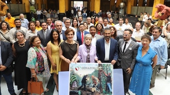 Con sello postal, Semarnat conmemora 25 años de la Comisión Nacional Forestal