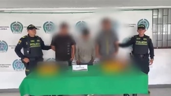 Capturados tres hombres sorprendidos desmantelando un vehículo hurtado: vecinos se percataron y llamaron a la Policía