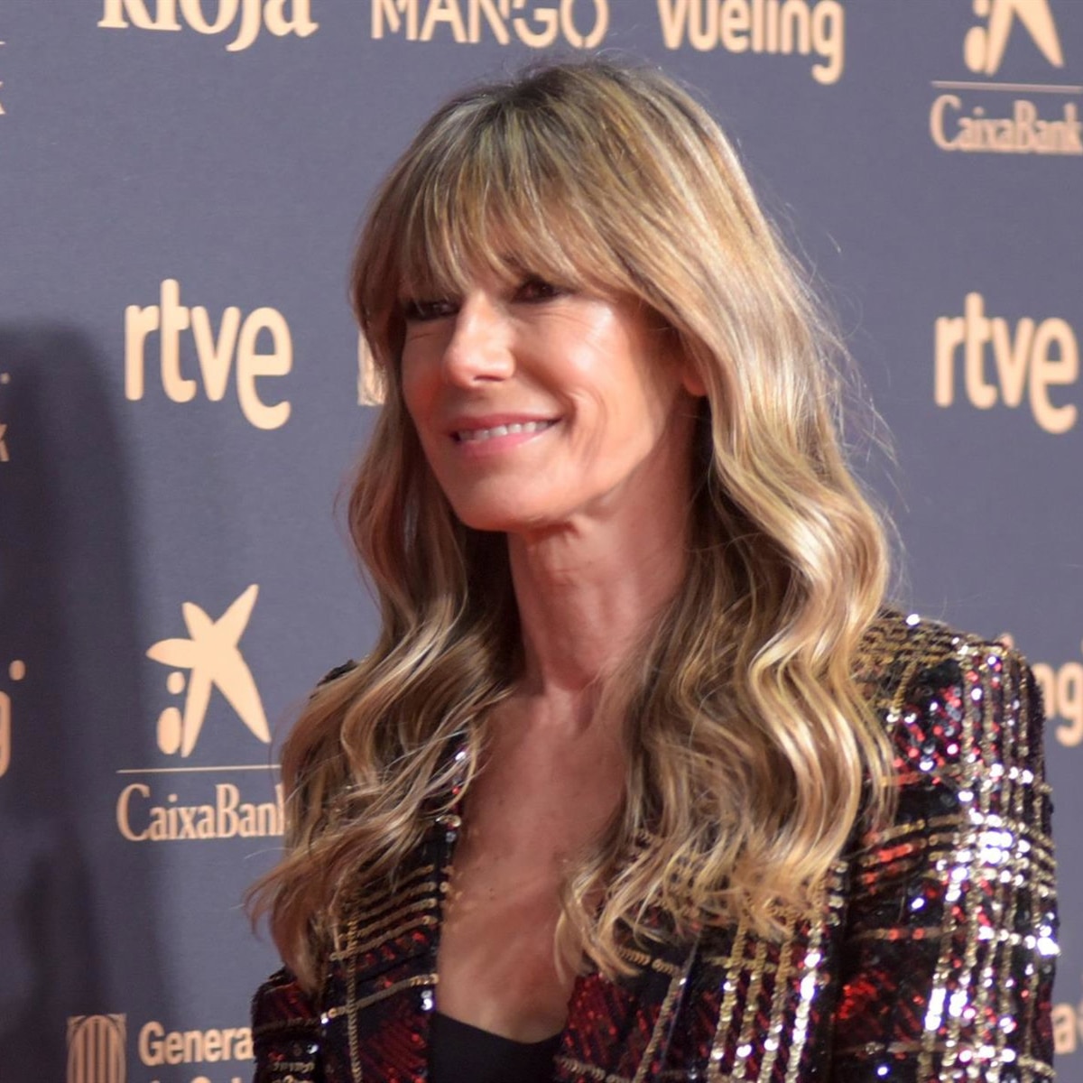 Begoña Gómez reaparece en los Goya 2026 consiguiendo el efecto de piernas infinitas con su pantalón - Infobae
