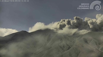 Registro de la cámara Mina, ubicada a 2,2 km al norte del volcán Puracé, que muestra la emisión de ceniza del 1 de agosto de 2026 a las 8:43 a. m. - crédito SGC
