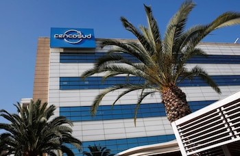La operación permite a Cencosud incorporar por primera vez el formato mayorista en Colombia y buscar sinergias operacionales, logísticas y comerciales - crédito Rodrigo Garrido/Reuters