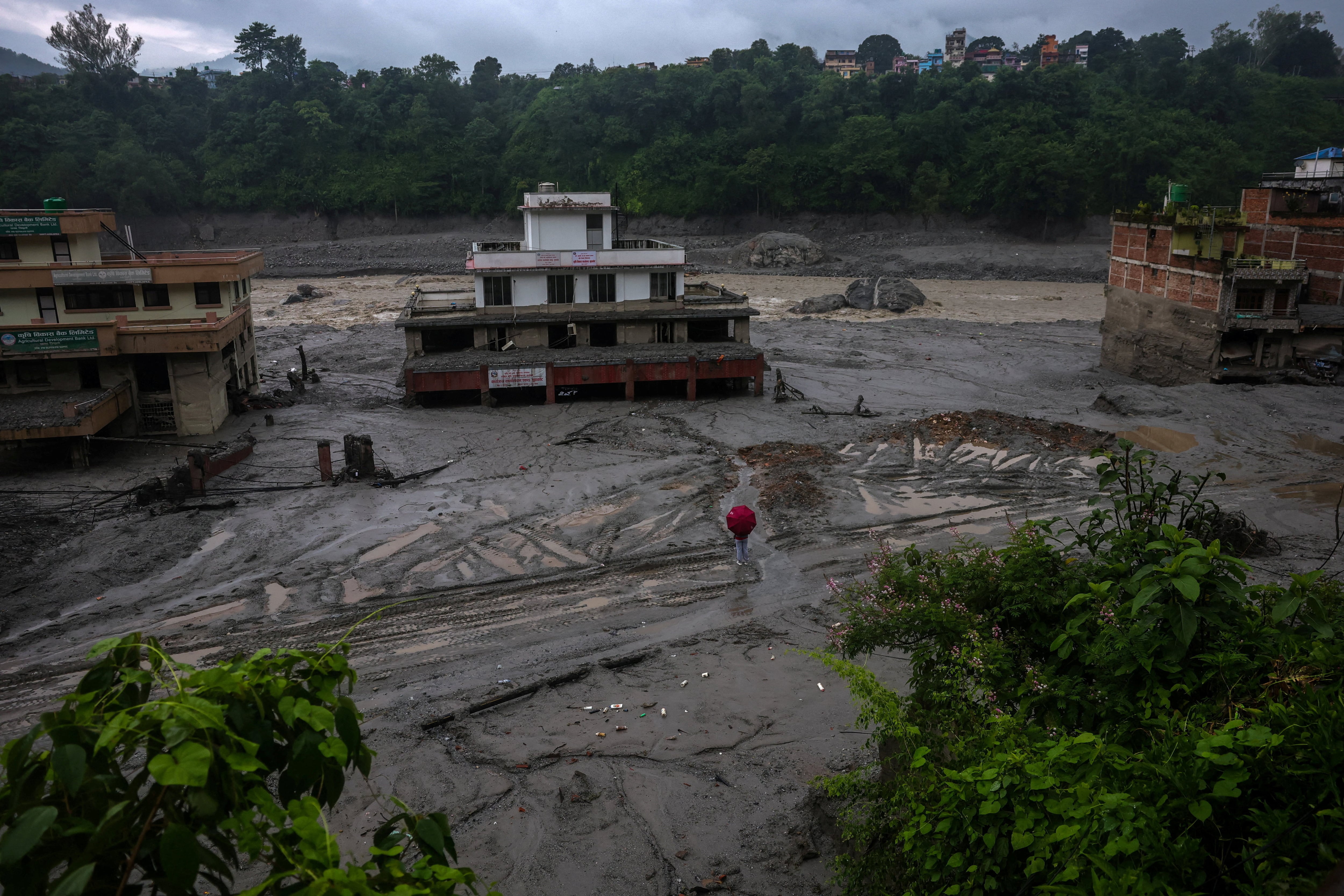 Edificios dañados tras el aluvión en Trishuli, distrito de Nuwakot (REUTERS/Athit Perawongmetha)