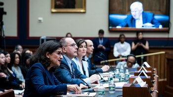 Dirigentes de la Universidad de Columbia se enfrentaron al escrutinio de legisladores sobre el antisemitismo en el campus