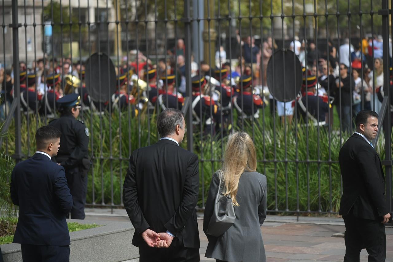 La secretaria general de la Presidencia, Karina Milei, junto al jefe de Gabinete, Manuel Adorni, en Casa Rosada