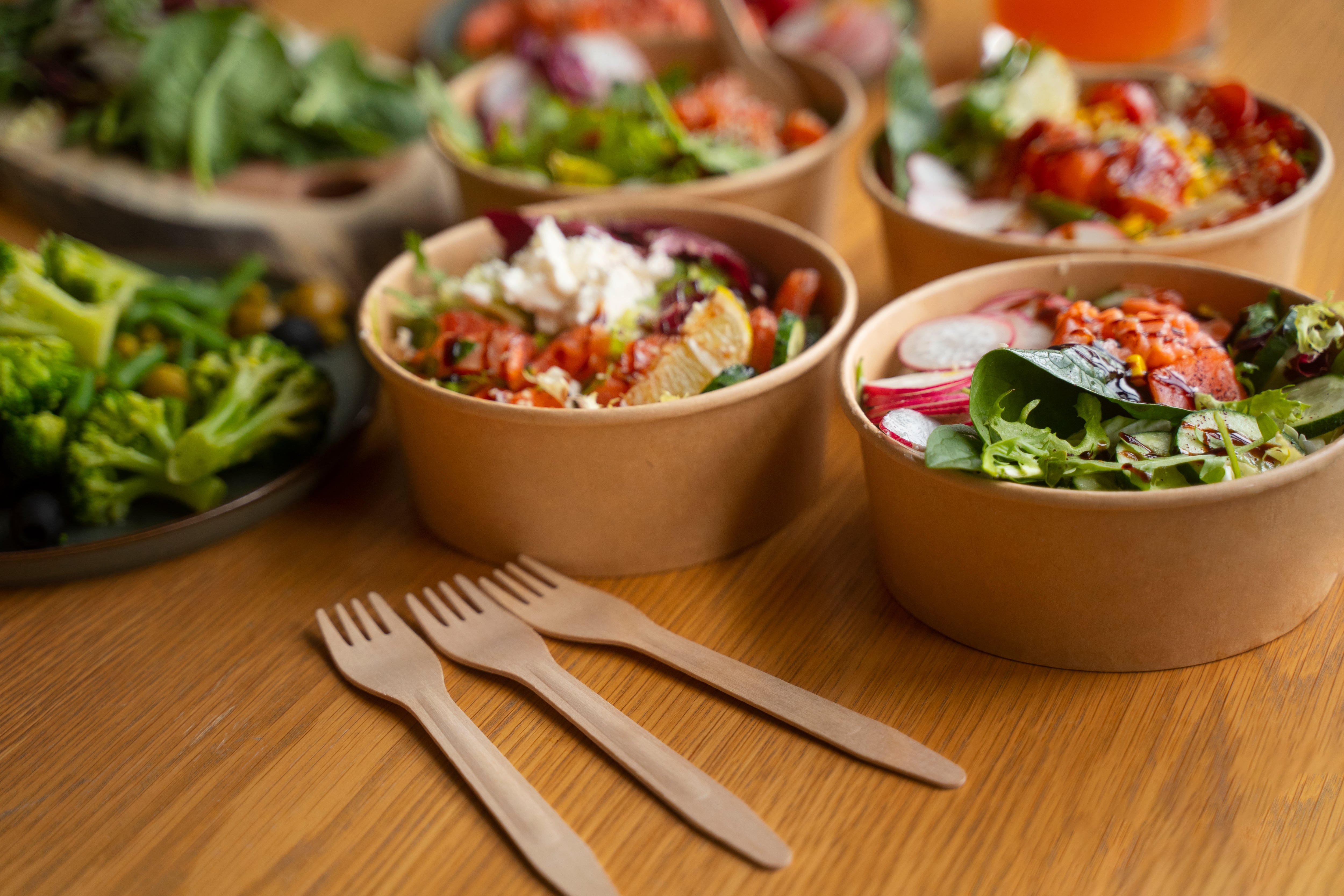 La Generación Z sigue prefiriendo el fast casual y mantiene su demanda pese al contexto económico en Estados Unidos (Magnific)
