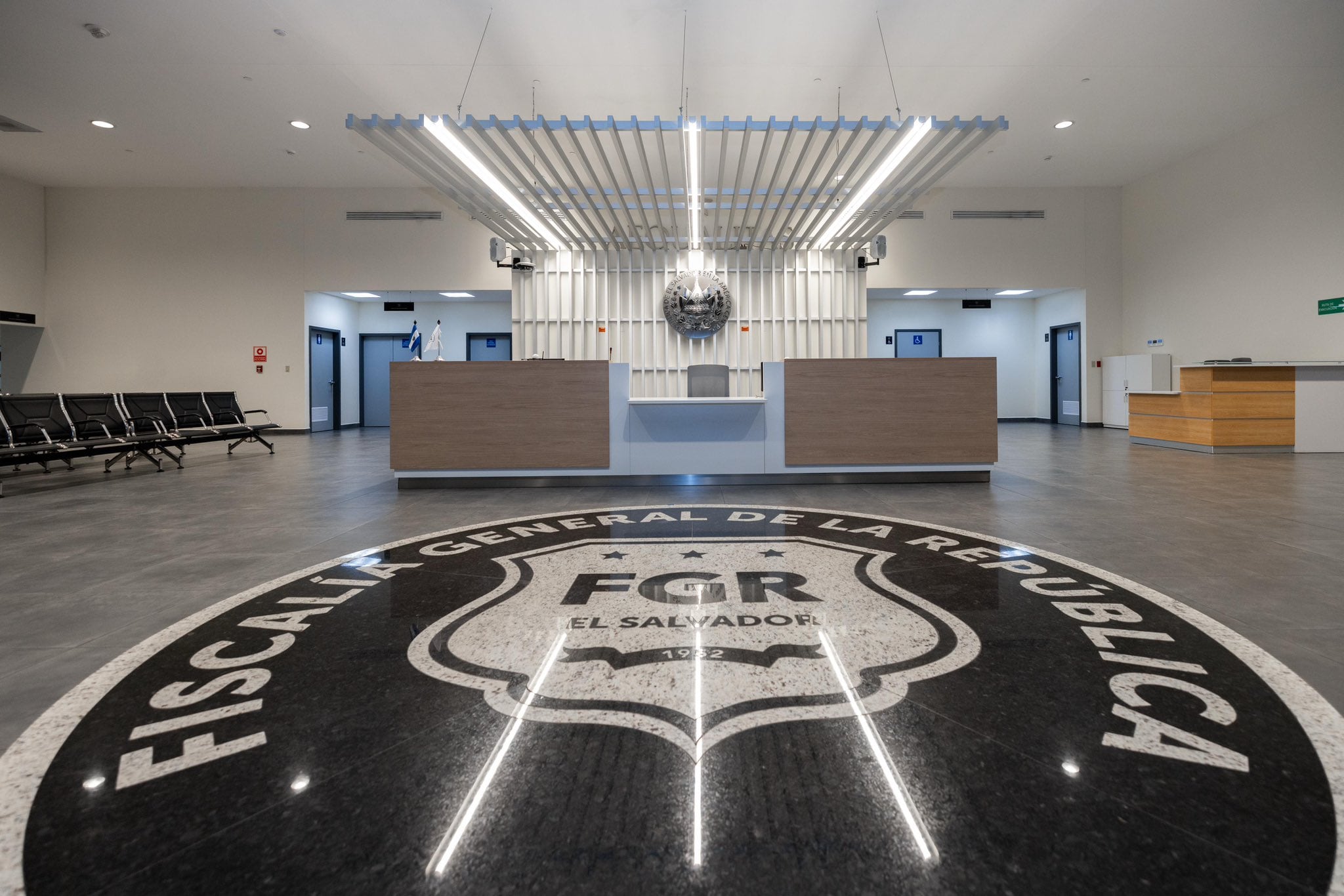 La nueva infraestructura de la FGR permite ampliar áreas especializadas de investigación y mejora la atención a víctimas y la seguridad del personal. (Cortesía: Casa Presidencial)