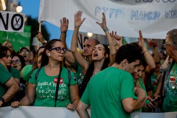Decenas de personas durante una concentración con motivo de la huelga en educación, a 16 de octubre de 2026, en Madrid (España). (Ricardo Rubio/Europa Press)