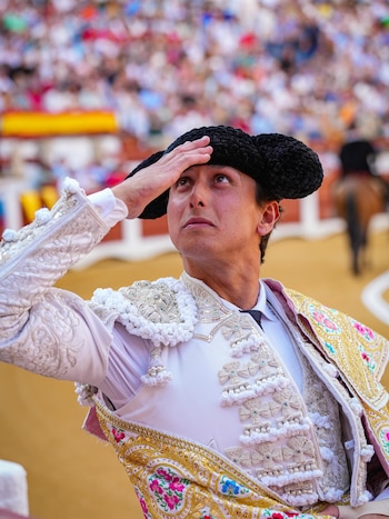 Andrés Roca Rey tomó la alternativa en 2015 y confirmó su alternativa en la Plaza de Las Ventas un año después.