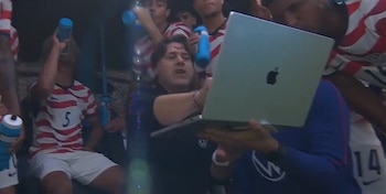 Mauricio Pochettino dando las indicaciones