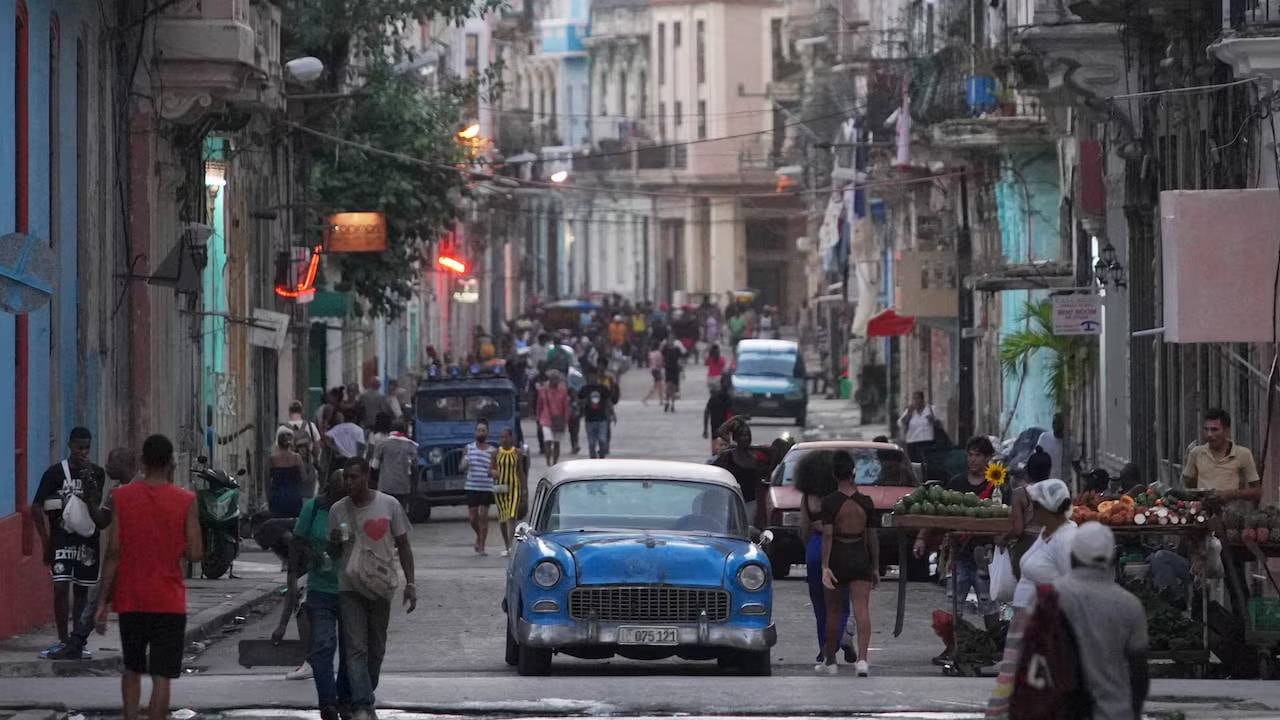 El descenso se acentuó en marzo, cuando arribaron al país 35.561 turistas, uno de los registros más bajos de los últimos años, de acuerdo con las cifras oficiales (REUTERS)