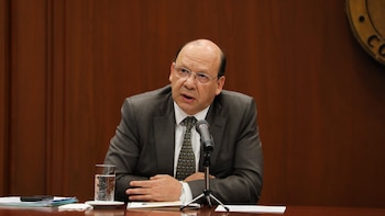 Ministro de Hacienda trató de bajar la tensión, pero se mantiene en su postura sobre la tasa de interés del Banco de la República
