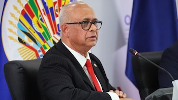 Panamá es un ejemplo de cómo atraer inversiones con reglas y regulaciones claras, afirma secretario general de la OEA, Albert Ramdin