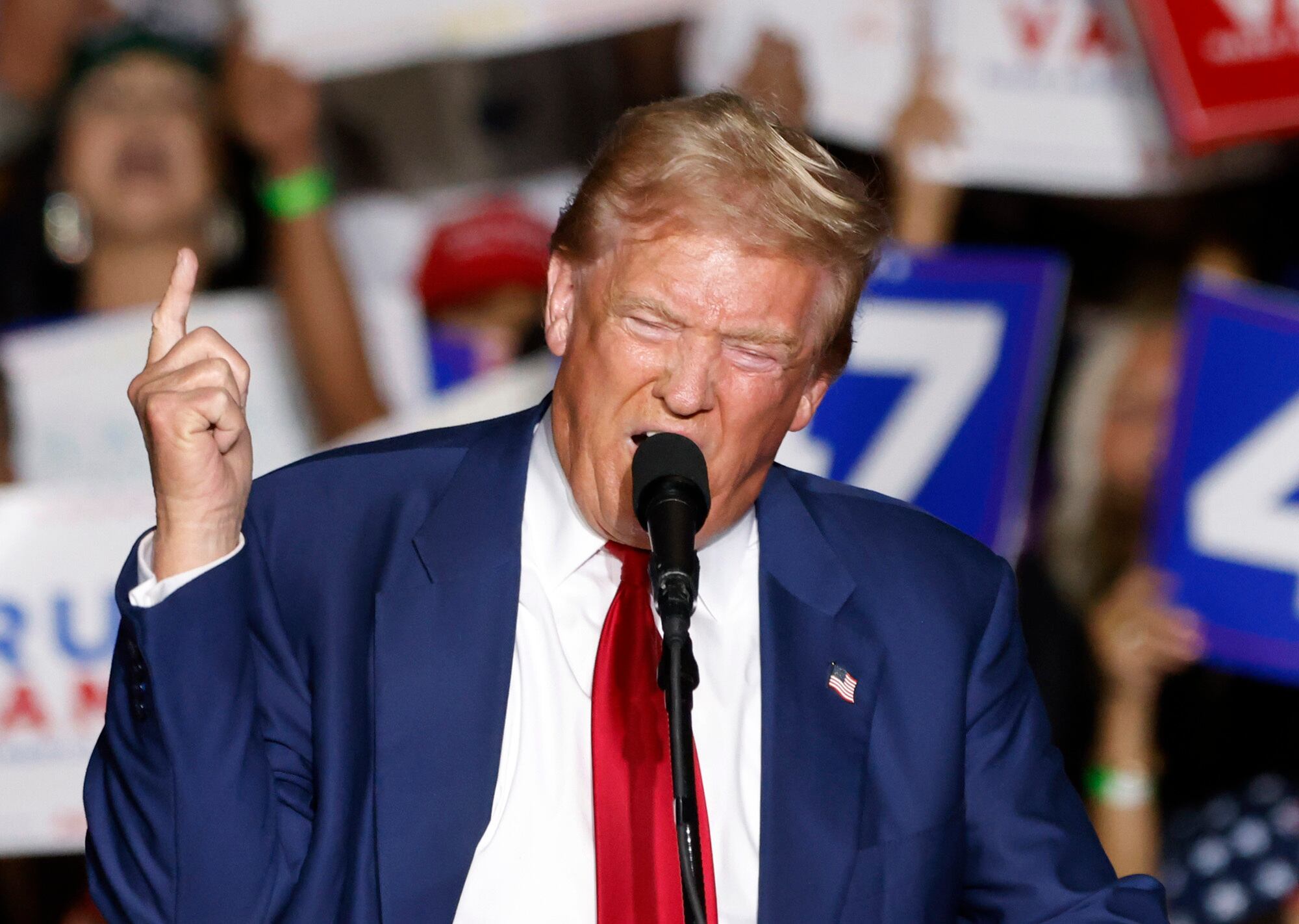 El expresidente y candidato republicano a la presidencia de EEUU, Donald Trump confundió a Nicky Jam con Nicki Minaj - crédito Bizuayehu Tesfaye/EFE