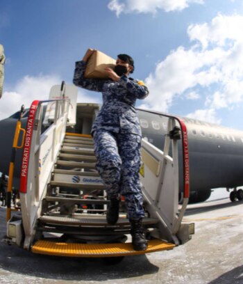 Envío de ayuda humanitaria de