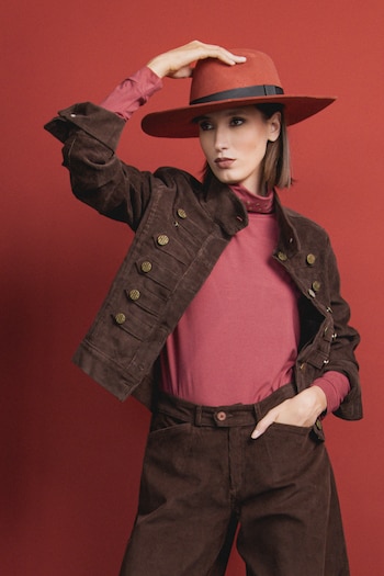 Sombrero y un conjunto en