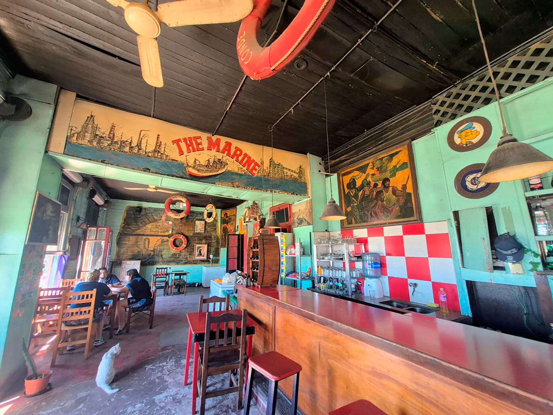 El bar fue fundado por alemanes para recibir a marinos de ultramar que llegaban al puerto de Dock Sud